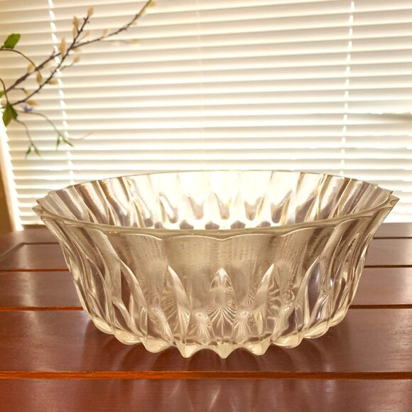 Vintage LRS45 Clear by Libbey Glass Company Pressed Glass 8-Inch Bowl - Picture 2 of 6